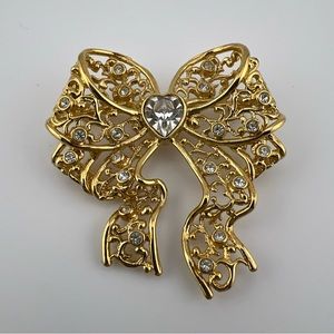 Vintage SI Smithsonian Gold Tone Bow Ribbon Heart Rhinestone Pin Brooch. Used.